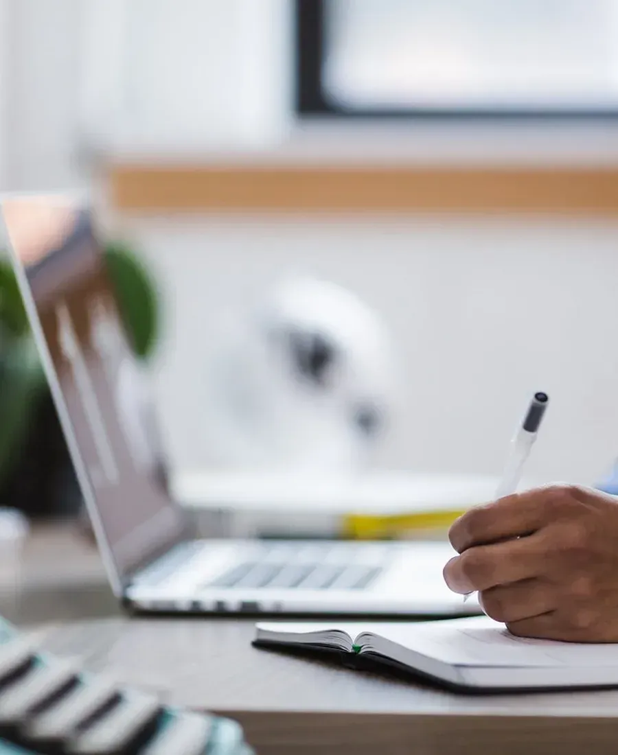 Backstage new frontend system : comprendre et apprendre ce métier de plateforme — Scornidigital Illustration : Backstage new frontend system : comprendre et apprendre ce métier de plateforme, par Scornidigital à Gembloux