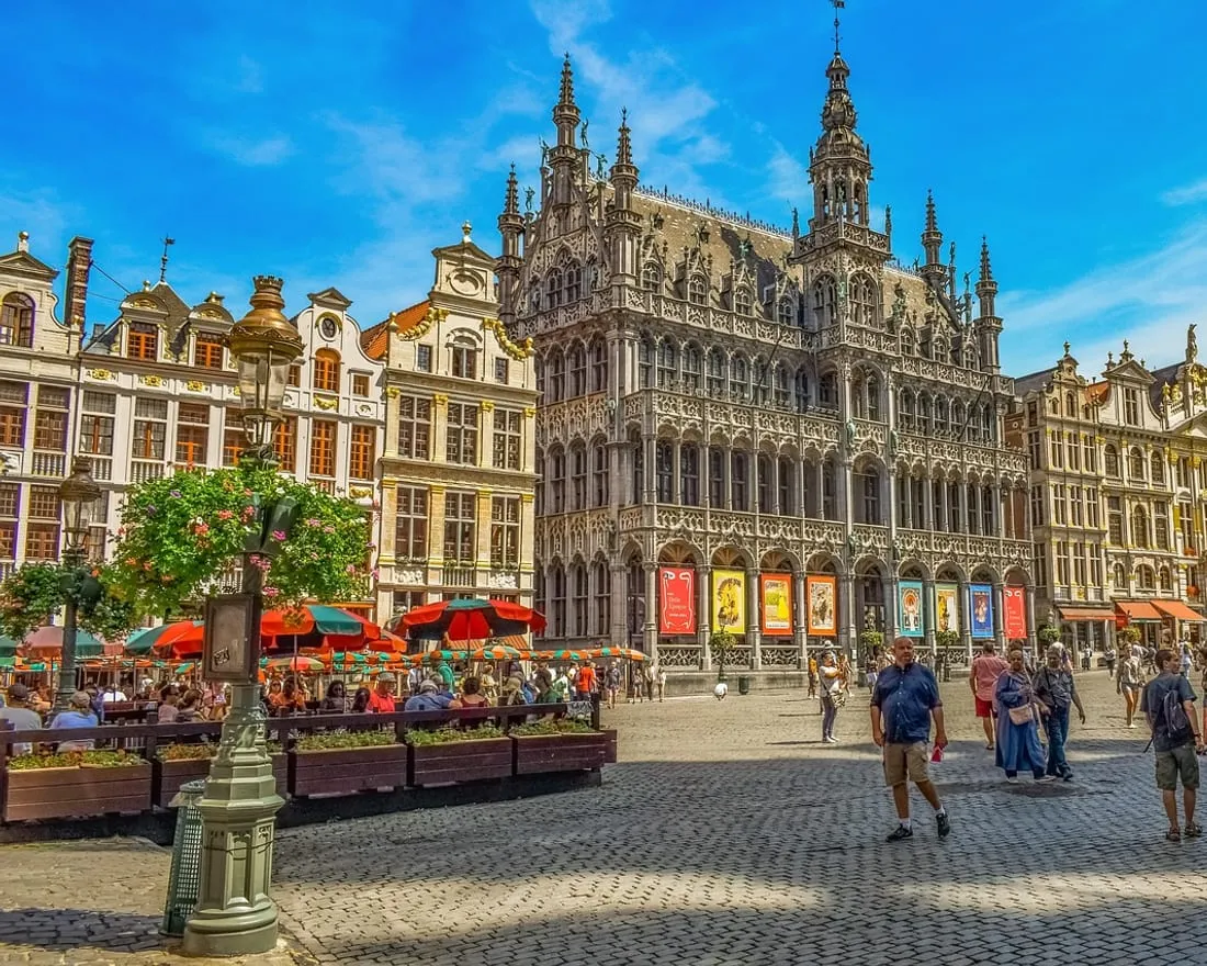 Développeur web à Bruxelles — Scornidigital La Grand-Place de Bruxelles et la Maison du Roi, ville où Scornidigital accompagne indépendants et PME pour leur site web.