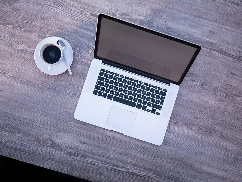 Analyse de statistiques sur ordinateur — illustration : Django AUTHENTICATION_BACKENDS