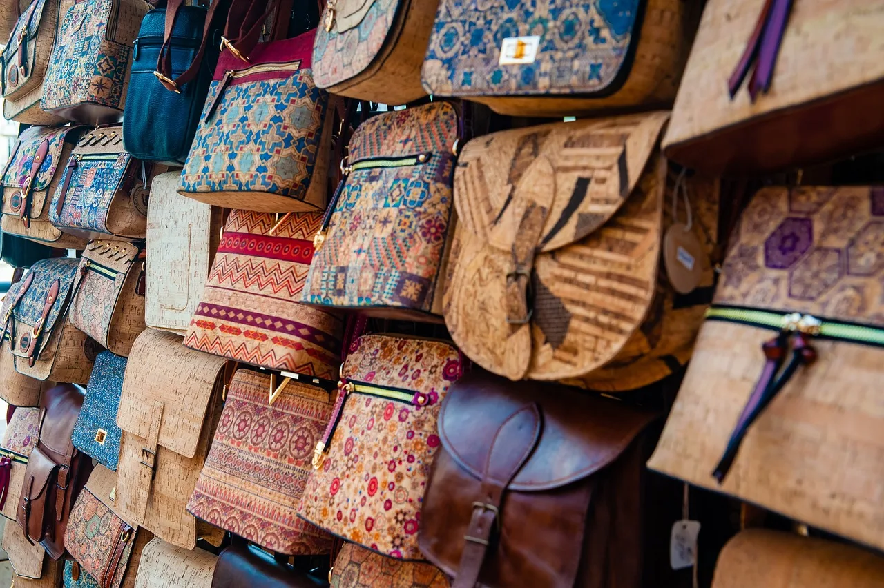 Comparatif — vitrine ou boutique : que choisir ? Comparatif entre un site vitrine et une boutique e-commerce