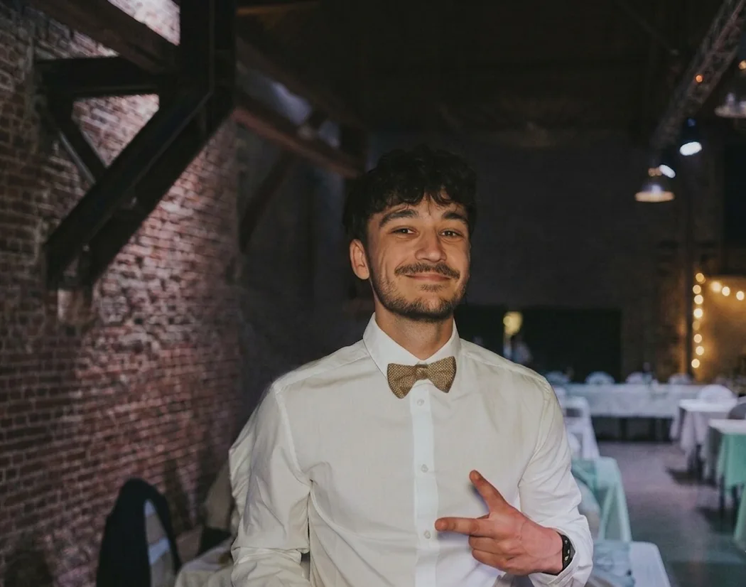 Un studio web à taille humaine à Gembloux Portrait du fondateur de Scornidigital, développeur web à Gembloux
