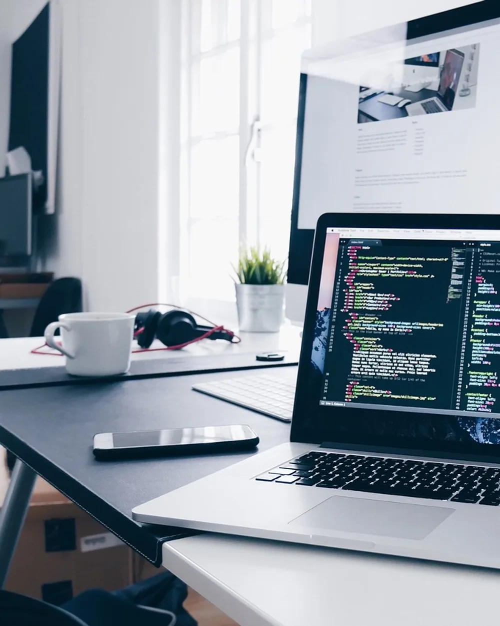 Un studio web à taille humaine à Gembloux — un seul interlocuteur Notre approche du back-end : un projet web accompagné de bout en bout par Scornidigital